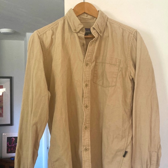 Patagonia Fine wale corduroy shirt small. Beautiful shirt! light weight but warm - Picture 1 of 2